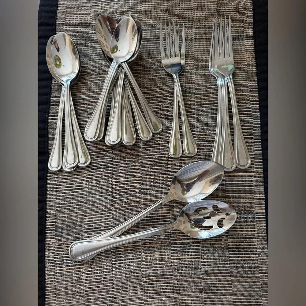 SET OF 26 ONEIDA TRESS/HOLLIS STAINLESS STEEL‎ FLATWARE SPOONS FORKS V